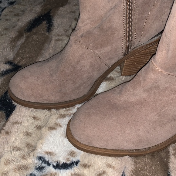 Steve Madden Shutter Boots — 8.5/9 (fits like 8/8.5) - Picture 5 of 13